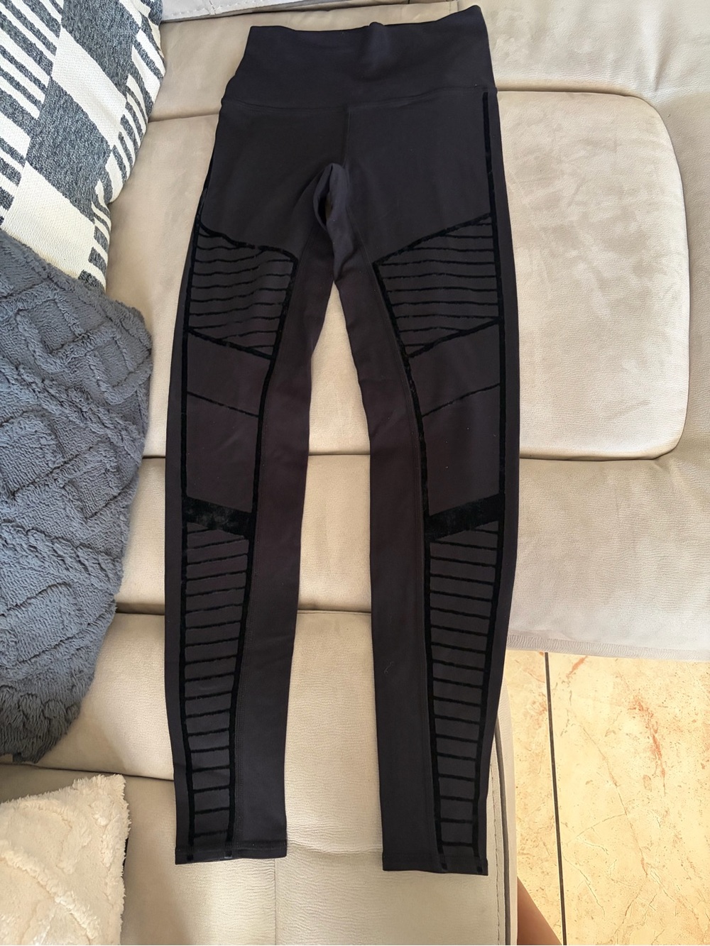 ALO Yoga Black High-Waist Jeggings with Textured Paneling
